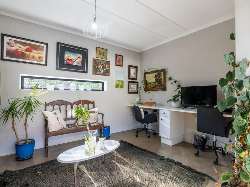 Coastal 4 Bedroom Family Home - Photo 9