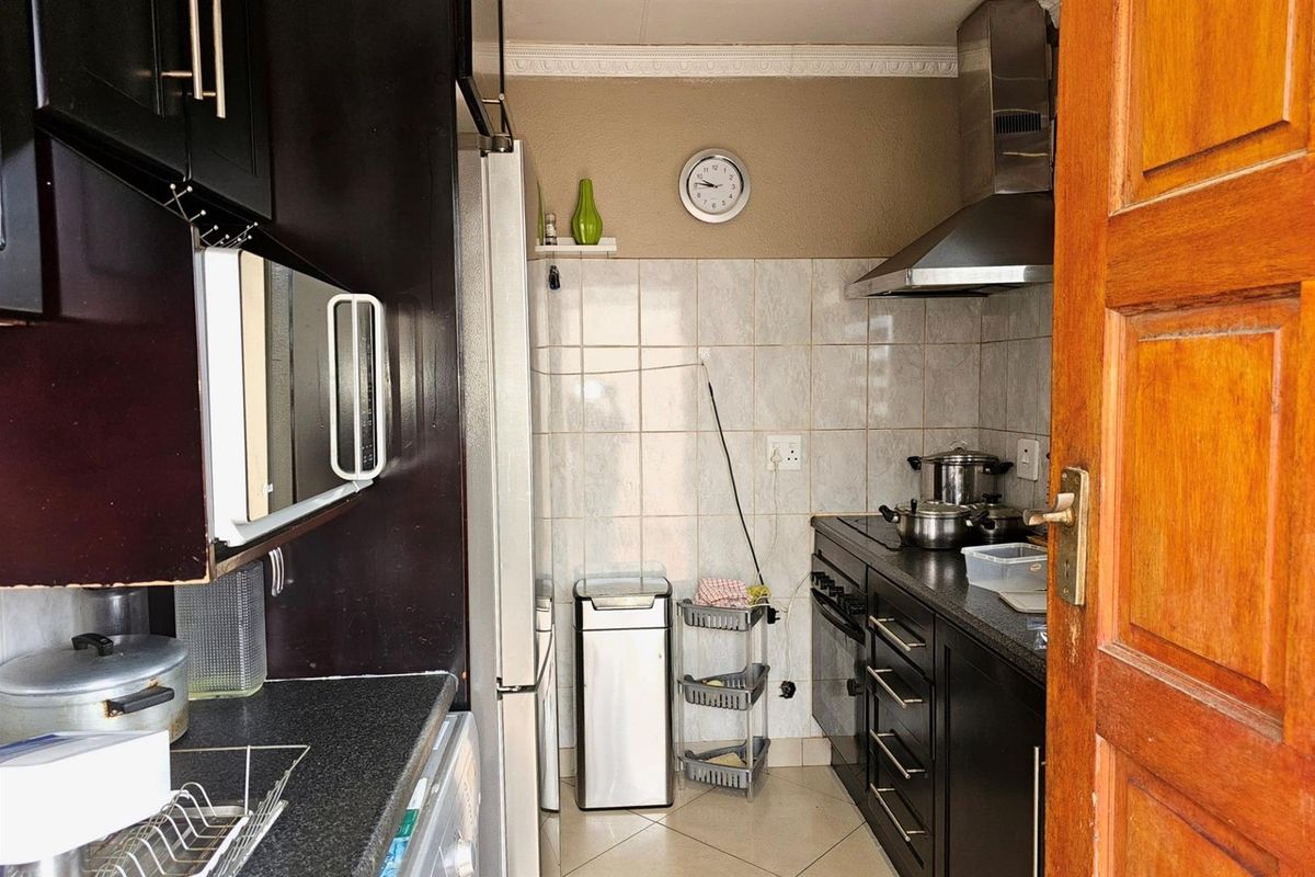 2 Bedroom Family Home To Rent in Riverlea, Johannesburg - Photo 4