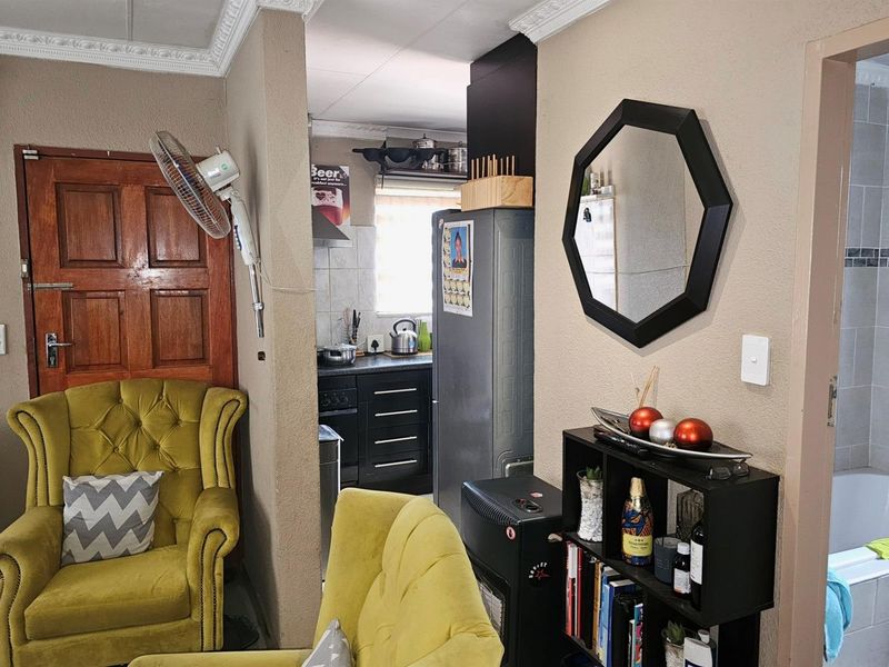 2 Bedroom Family Home To Rent in Riverlea, Johannesburg - Photo 10