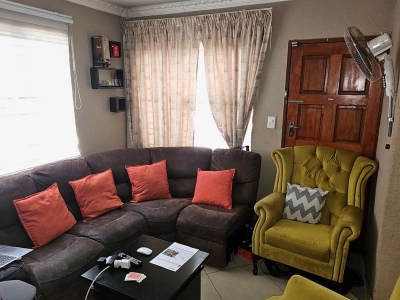 2 Bedroom Family Home To Rent in Riverlea, Johannesburg - Photo 9