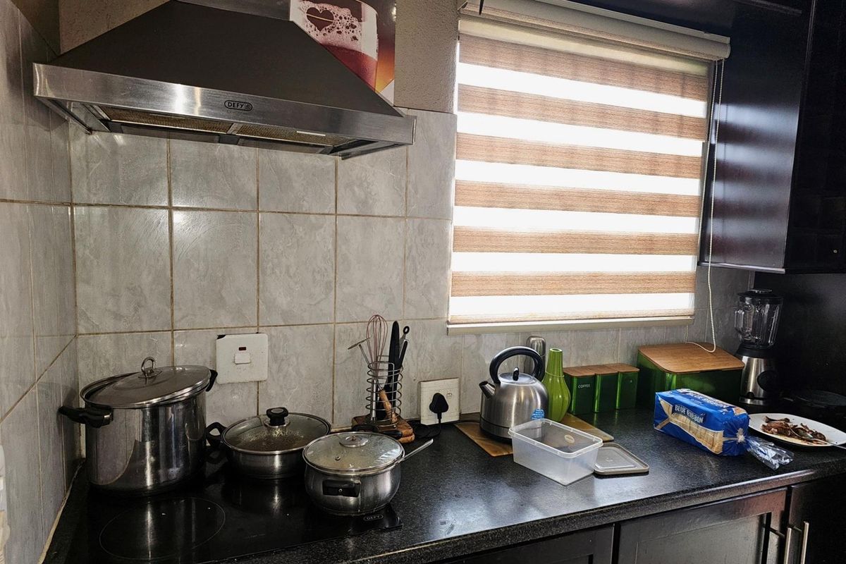 2 Bedroom Family Home To Rent in Riverlea, Johannesburg - Photo 3