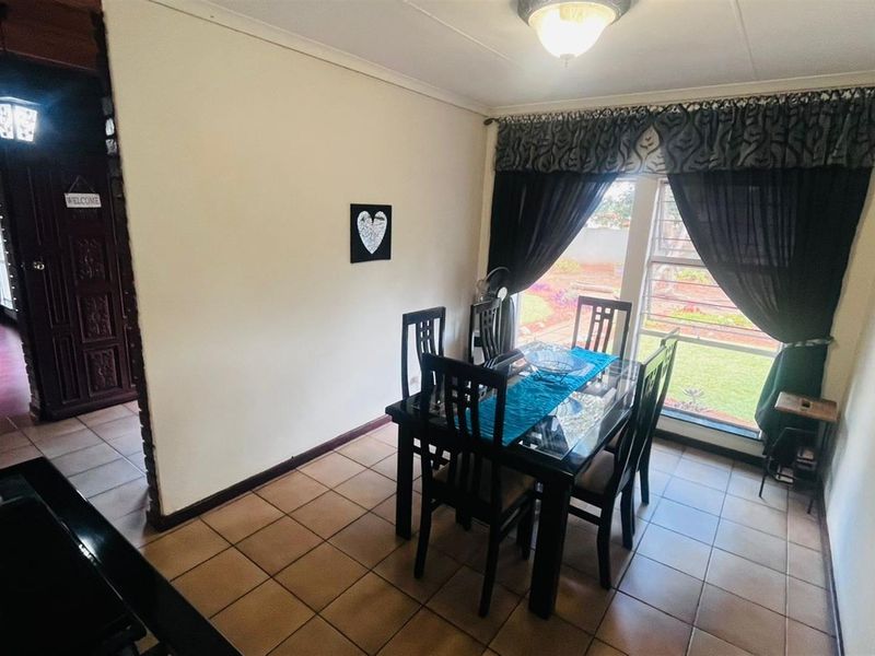 Spacious Family Home with 2 Flatlets and a Pool for Sale in Lyttelton Manor, Centurion - Photo 4