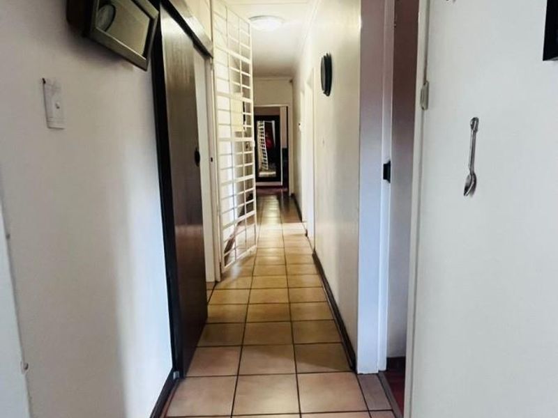 Spacious Family Home with 2 Flatlets and a Pool for Sale in Lyttelton Manor, Centurion - Photo 9