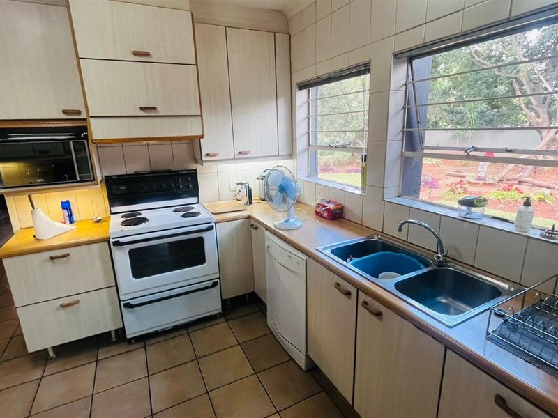 Spacious Family Home with 2 Flatlets and a Pool for Sale in Lyttelton Manor, Centurion - Photo 6