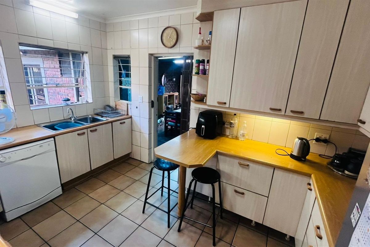 Spacious Family Home with 2 Flatlets and a Pool for Sale in Lyttelton Manor, Centurion - Photo 5