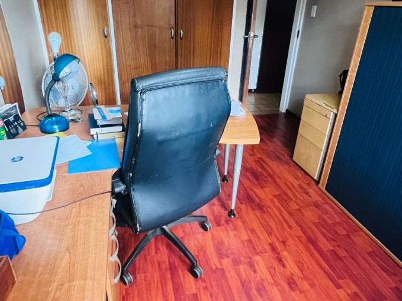 Spacious Family Home with 2 Flatlets and a Pool for Sale in Lyttelton Manor, Centurion - Photo 10