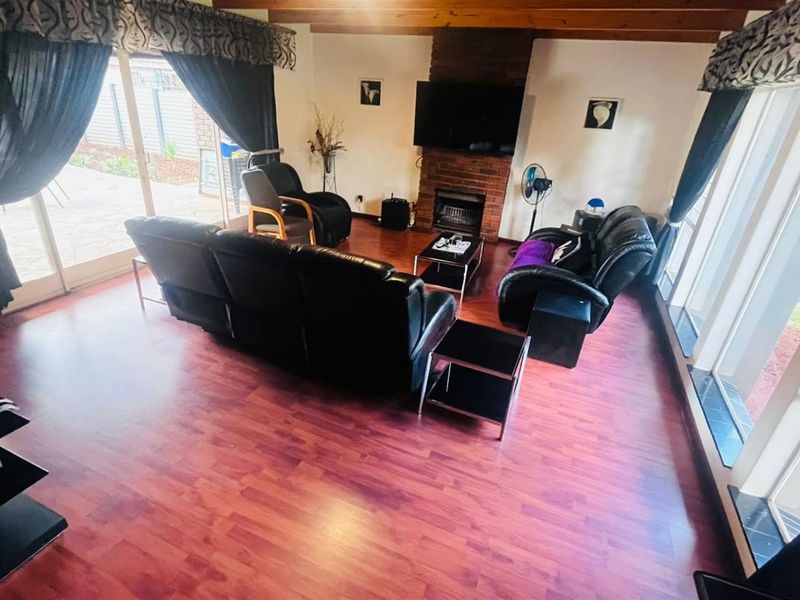 Spacious Family Home with 2 Flatlets and a Pool for Sale in Lyttelton Manor, Centurion - Photo 2