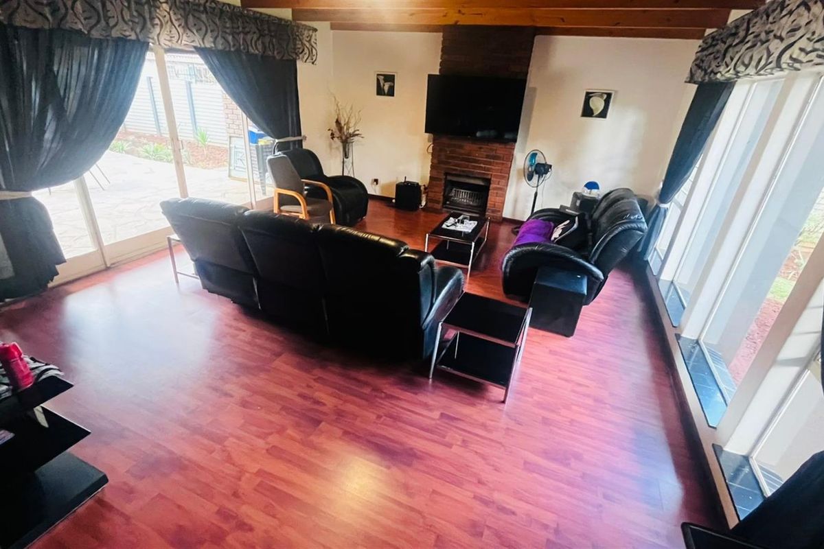 Spacious Family Home with 2 Flatlets and a Pool for Sale in Lyttelton Manor, Centurion - Photo 2