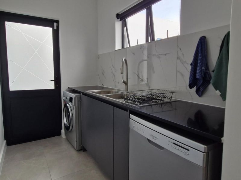 Modern 4-Bedroom Double-Storey Home in Sought-After Sandown - Photo 8