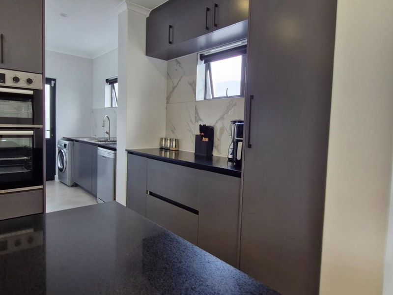 Modern 4-Bedroom Double-Storey Home in Sought-After Sandown - Photo 7