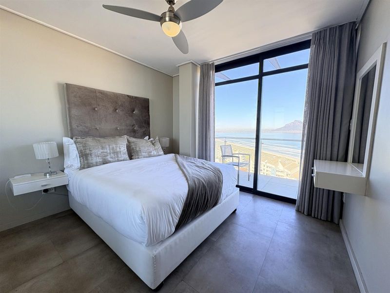 Stunning 250m2 Three-Bedroom Penthouse in Aquarius - Photo 10