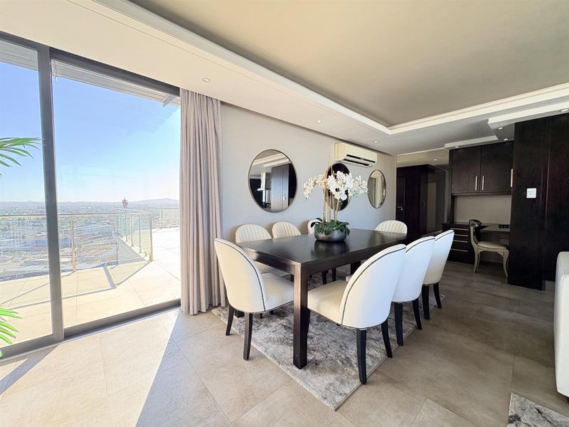 Stunning 250m2 Three-Bedroom Penthouse in Aquarius - Photo 9