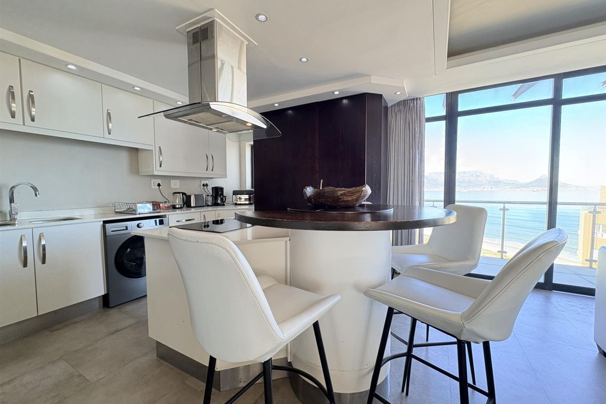 Stunning 250m2 Three-Bedroom Penthouse in Aquarius - Photo 5