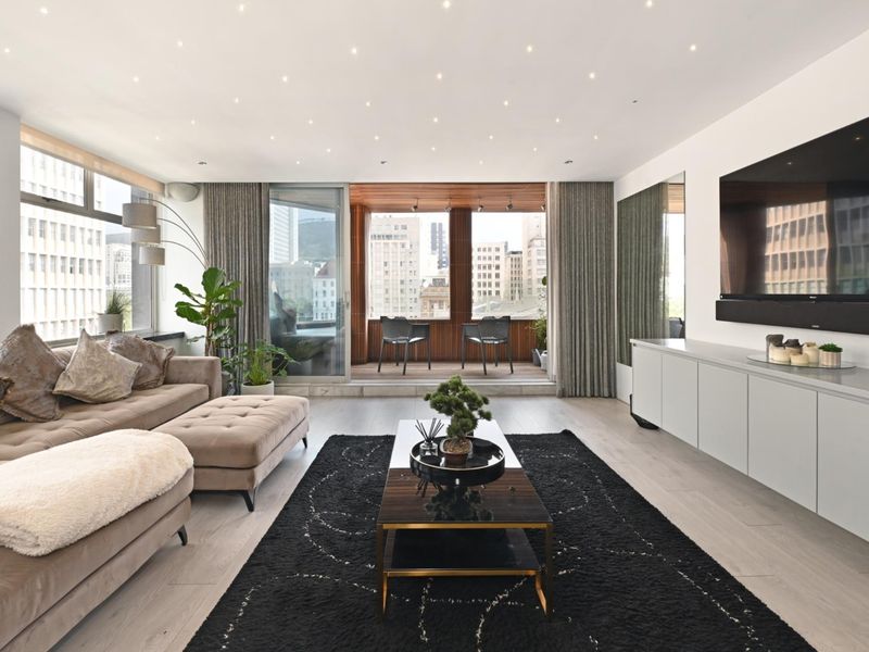Elegant Full-Floor Apartment with Historic Views For Sale - Photo 6