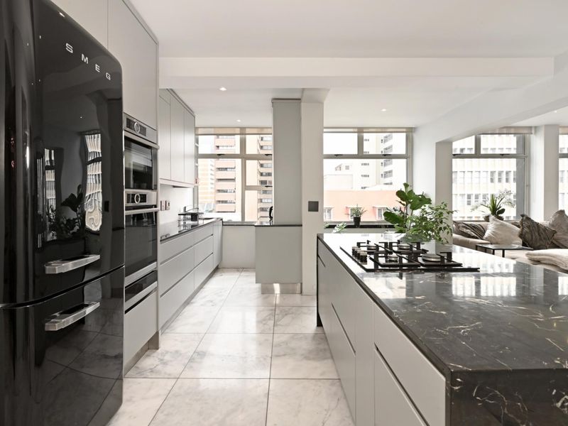 Elegant Full-Floor Apartment with Historic Views For Sale - Photo 5