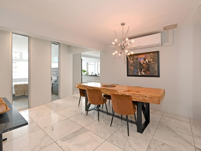Elegant Full-Floor Apartment with Historic Views For Sale - Photo 10