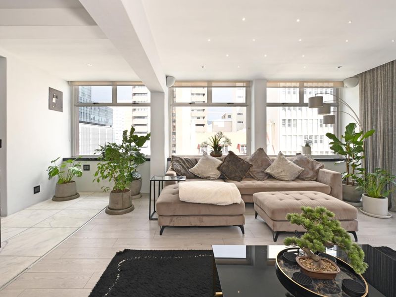 Elegant Full-Floor Apartment with Historic Views For Sale - Photo 7