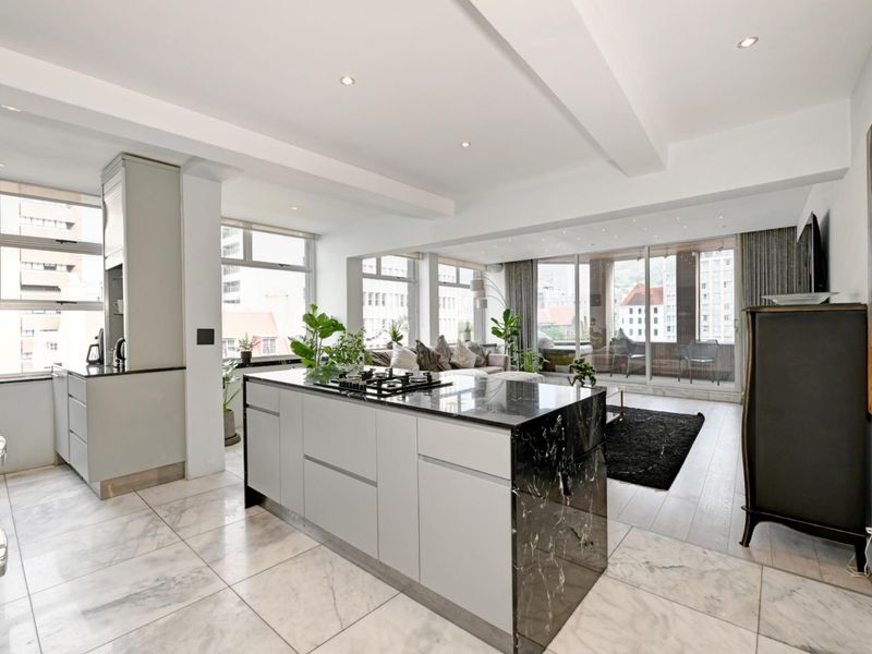 Elegant Full-Floor Apartment with Historic Views For Sale - Photo 4