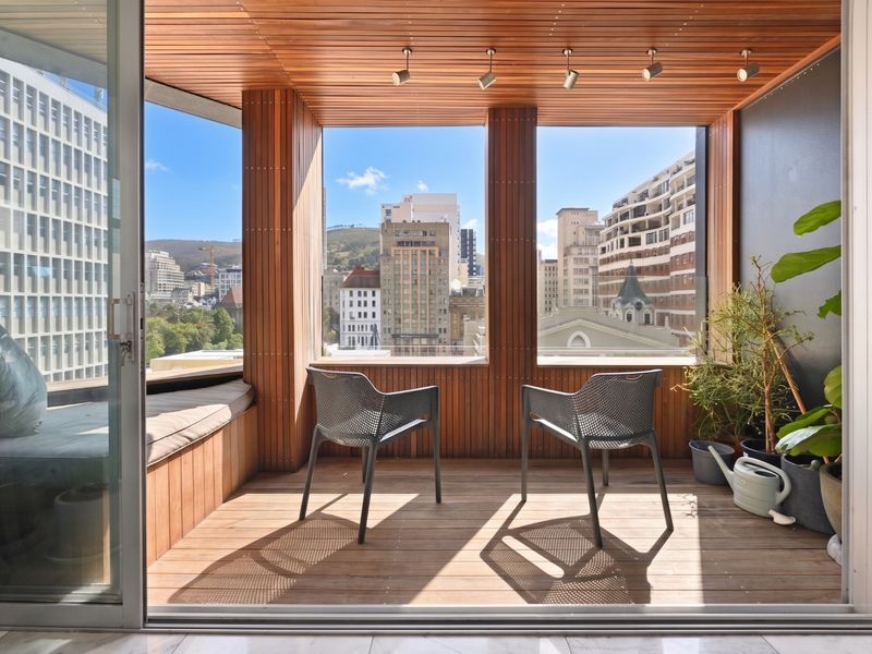 Elegant Full-Floor Apartment with Historic Views For Sale - Photo 1
