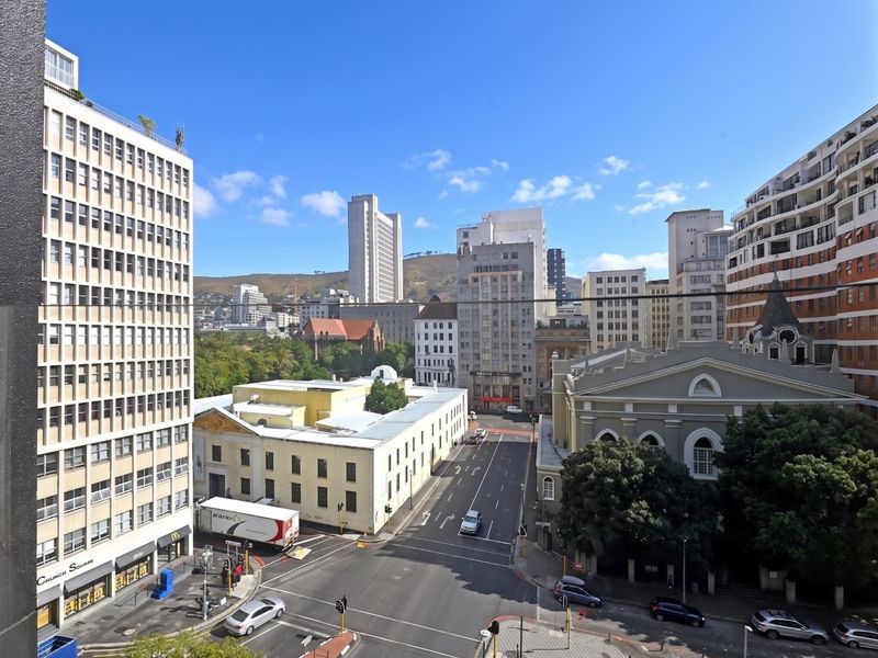 Elegant Full-Floor Apartment with Historic Views For Sale - Photo 3