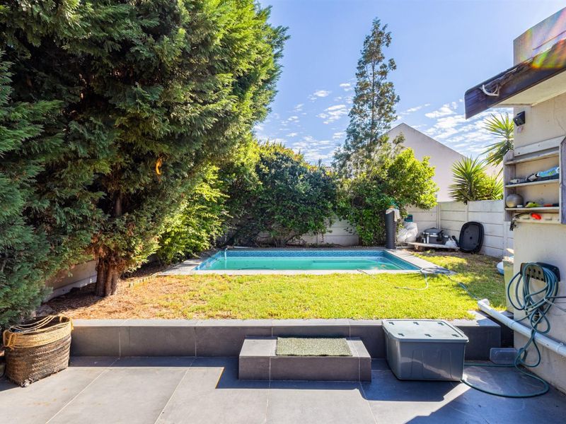 Beautiful home in the popular suburb of Stellenridge - Photo 7