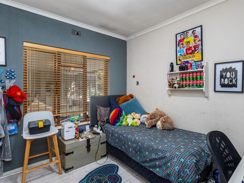 Beautiful home in the popular suburb of Stellenridge - Photo 9