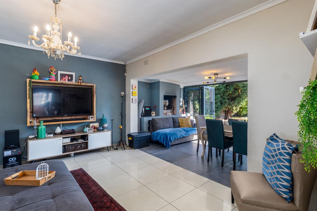Beautiful home in the popular suburb of Stellenridge - Photo 4