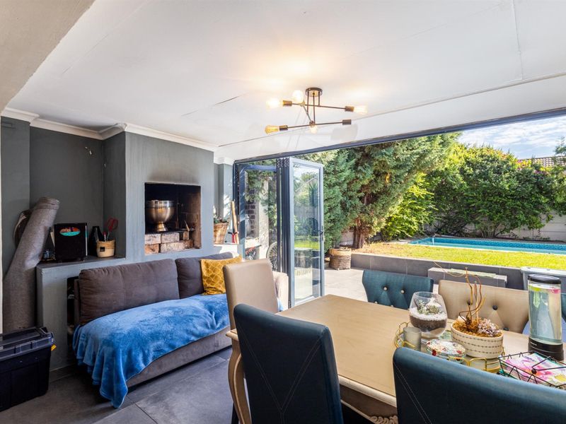 Beautiful home in the popular suburb of Stellenridge - Photo 3