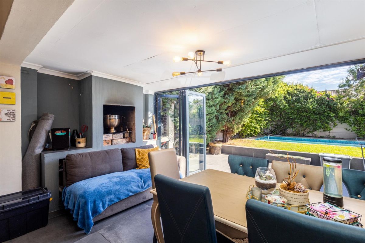 Beautiful home in the popular suburb of Stellenridge - Photo 3