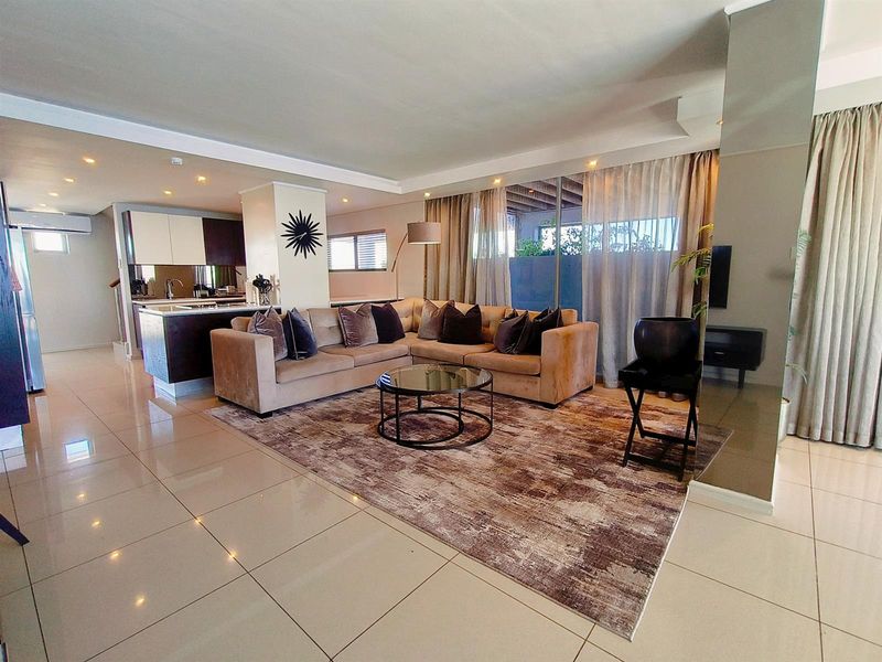 Penthouse Apartment - Photo 2