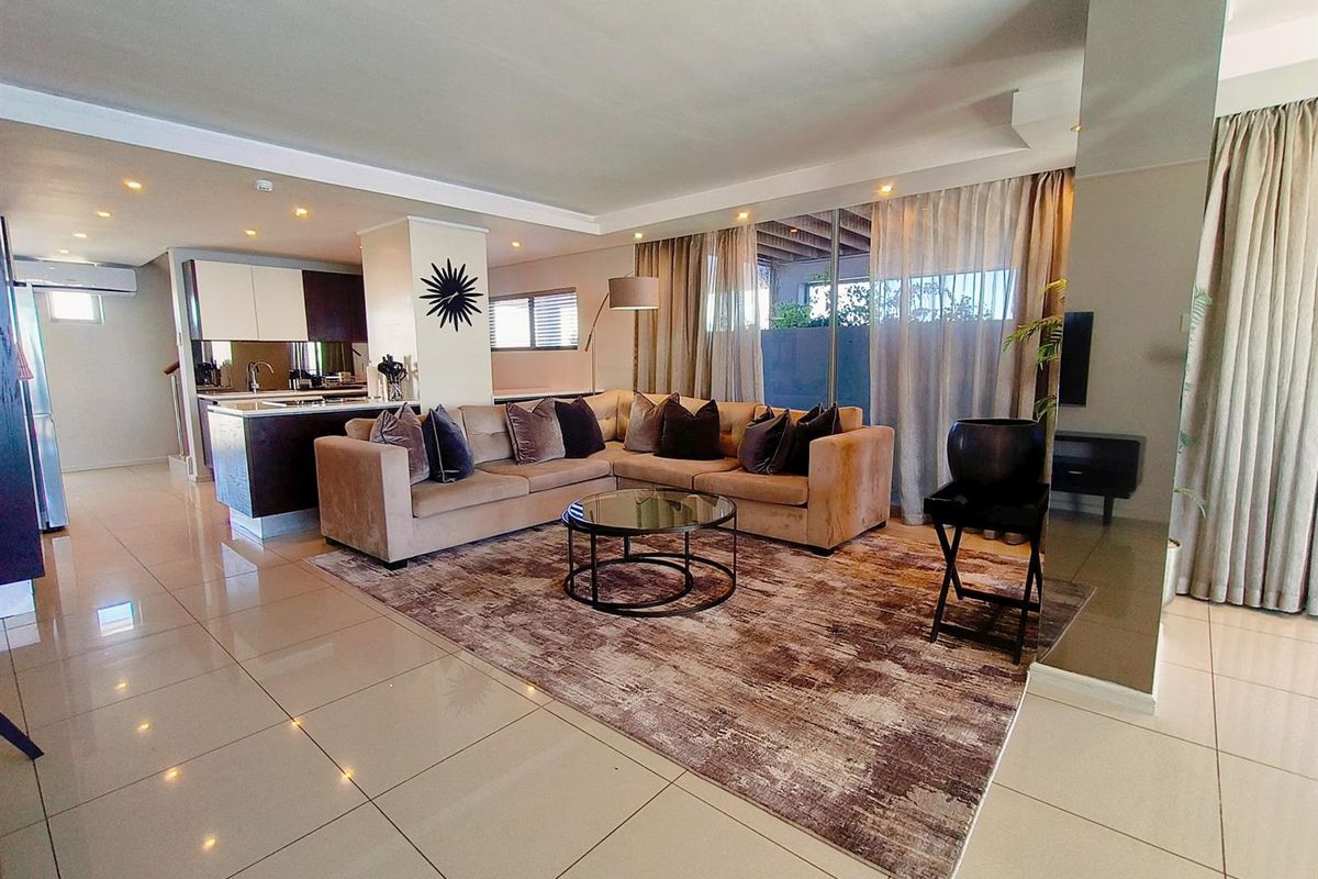 Penthouse Apartment - Photo 2