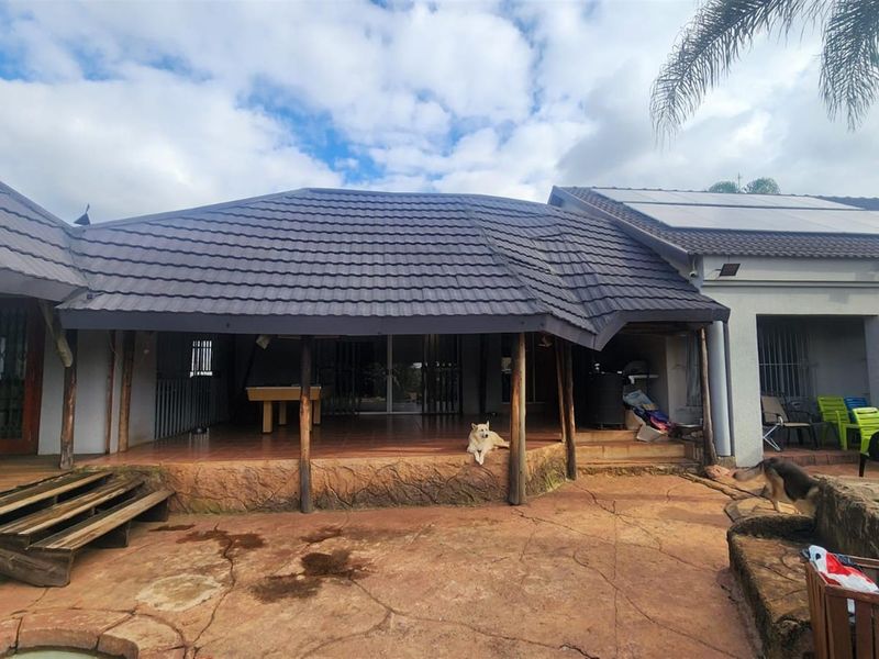 House For Sale in Florida Hills, Roodepoort - Photo 2