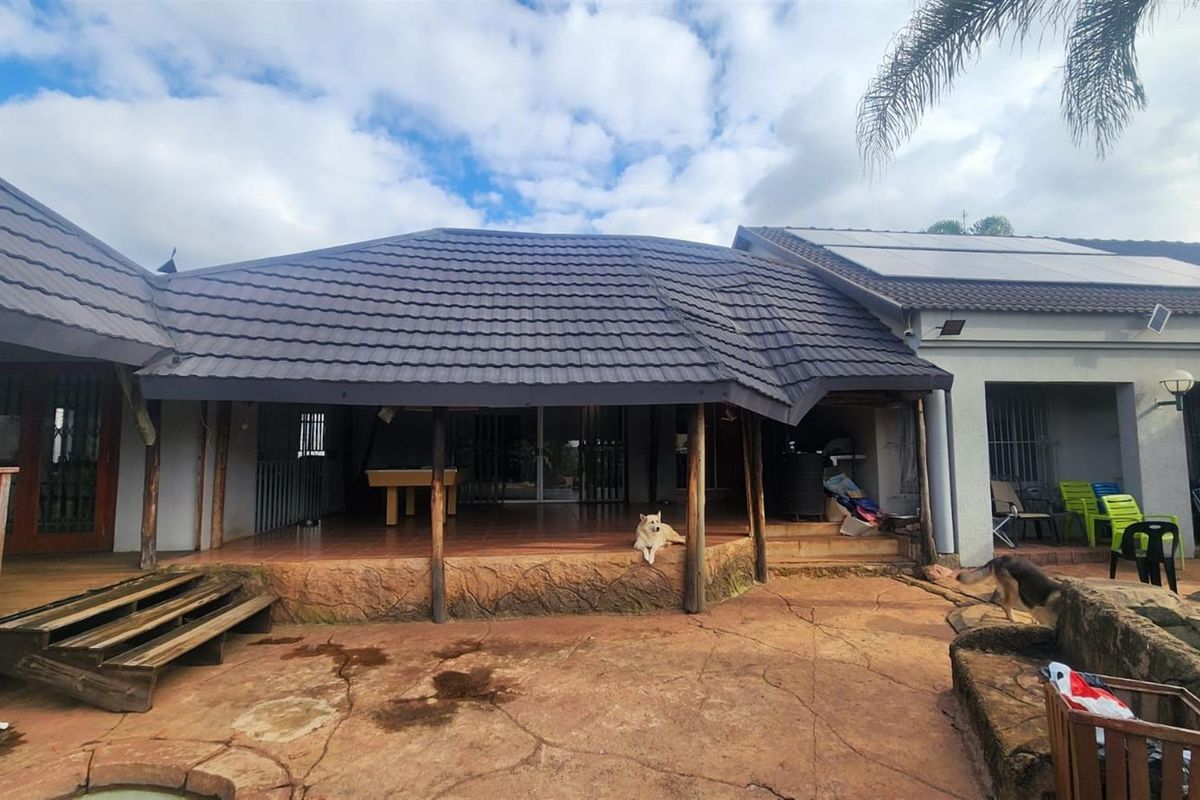 House For Sale in Florida Hills, Roodepoort - Photo 2