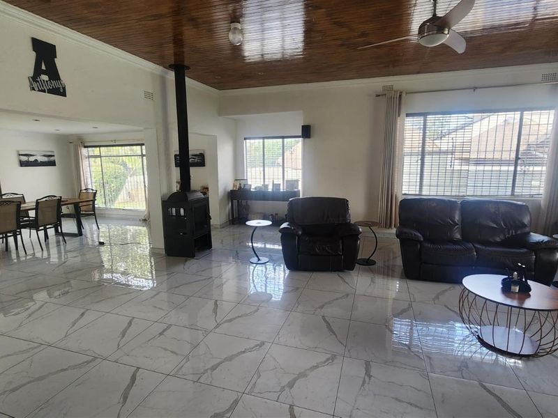 House For Sale in Florida Hills, Roodepoort - Photo 10