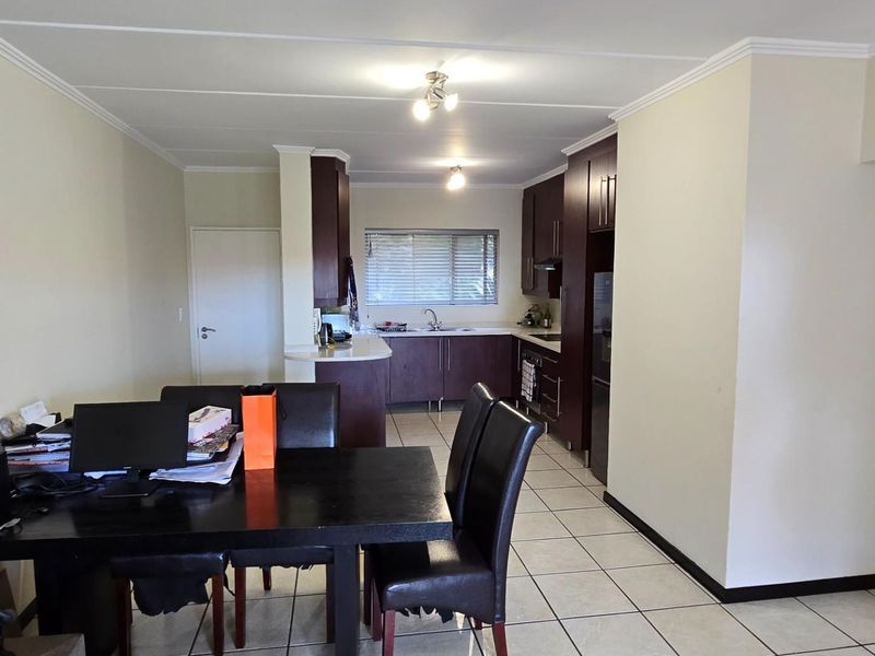 Two bedroom townhouse For Sale in Paulshof, Sandton - Photo 7