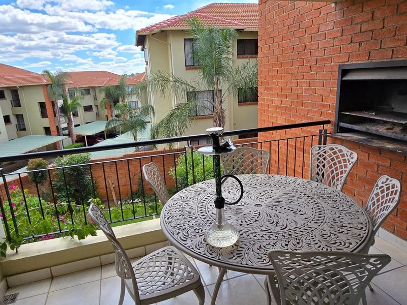 Two bedroom townhouse For Sale in Paulshof, Sandton - Photo 6