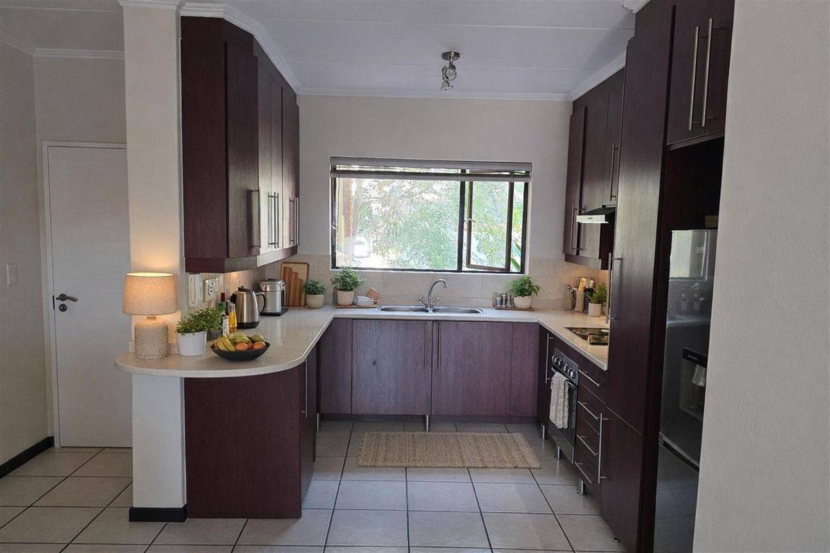 Two bedroom townhouse For Sale in Paulshof, Sandton - Photo 4