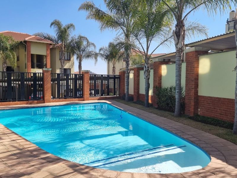 Two bedroom townhouse For Sale in Paulshof, Sandton - Photo 2