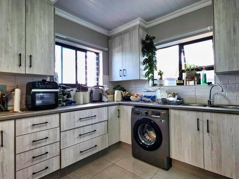 House For Sale in Dana Bay Mossel Bay Western Cape - Photo 9