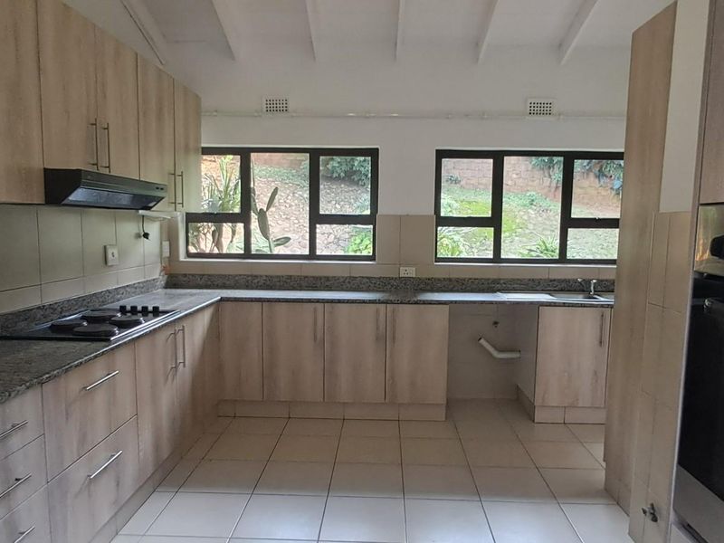 House To Rent in Umhlanga Rocks, Umhlanga, KwaZulu Natal - Photo 2