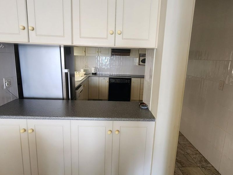 Fantastic Sea Views ! Apartment To Rent in Umhlanga Rocks, Umhlanga, KwaZulu Natal - Photo 3