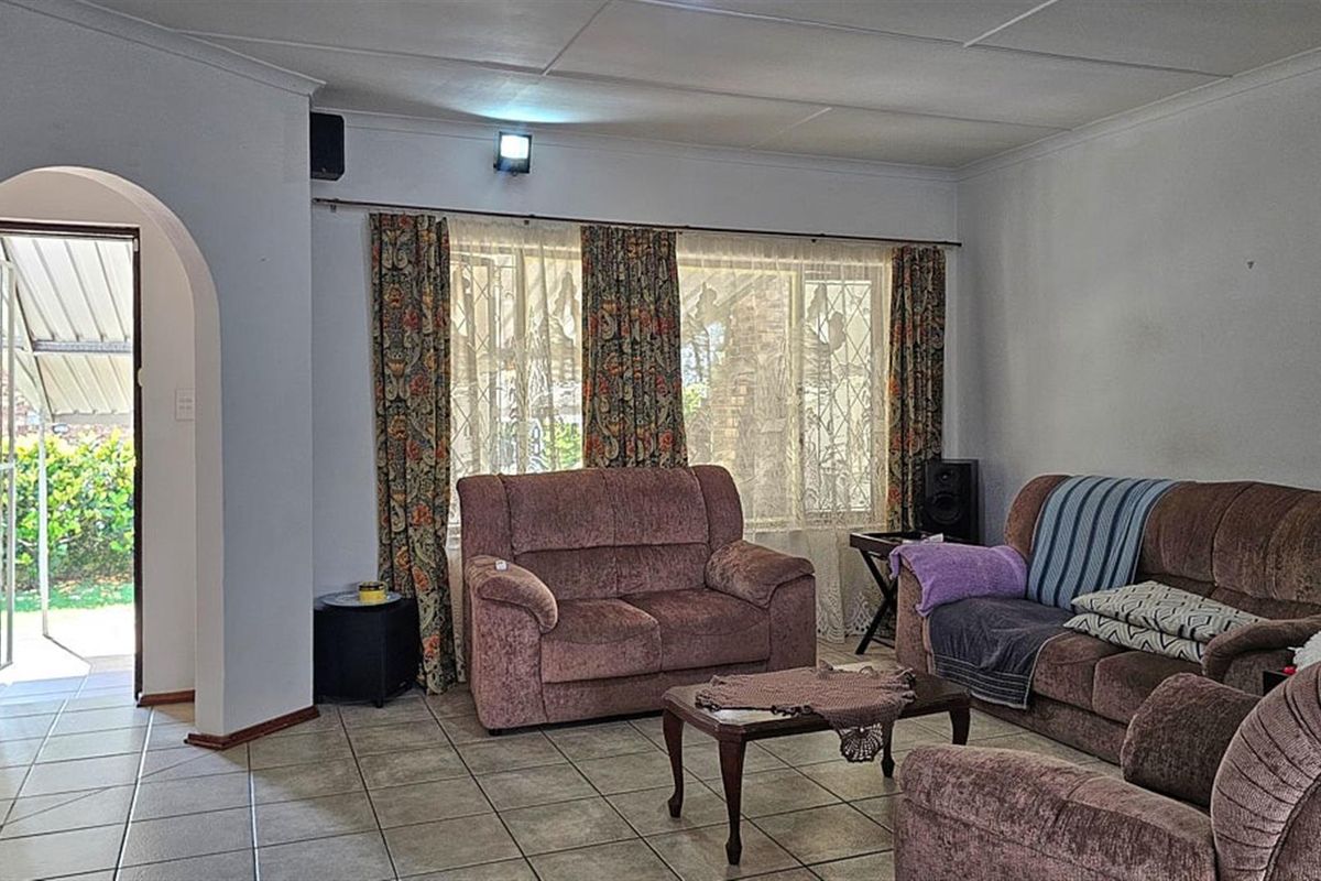 House For Sale in Margate, KwaZulu Natal - Photo 3