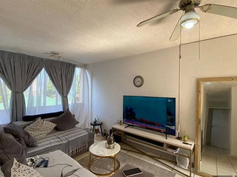 Apartment For Sale in Glenwood, Durban, KwaZulu Natal - Photo 2