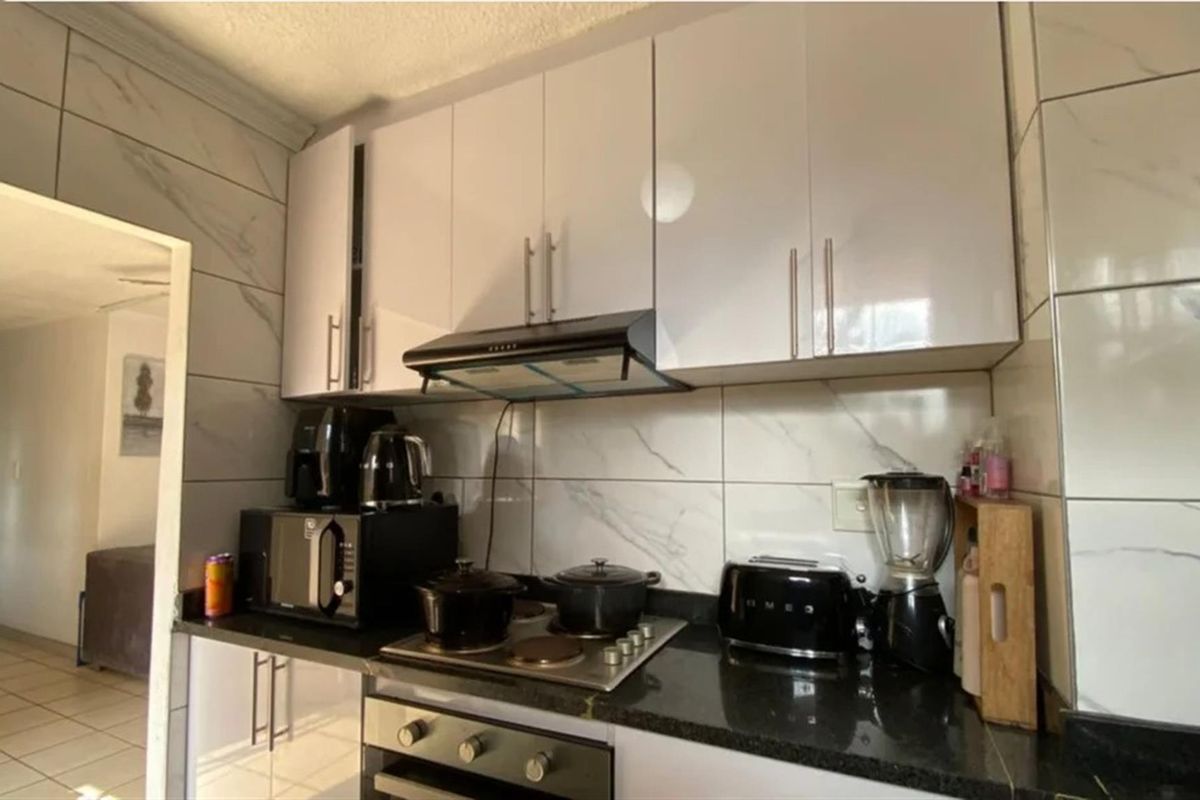 Apartment For Sale in Glenwood, Durban, KwaZulu Natal - Photo 4