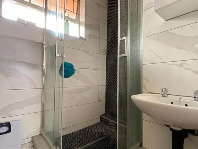 Apartment For Sale in Glenwood, Durban, KwaZulu Natal - Photo 7