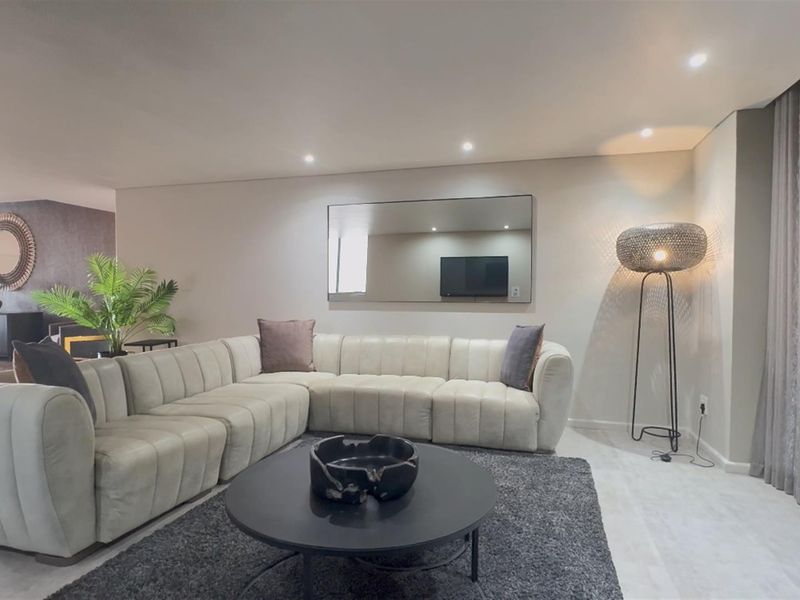 Exquisite 454 Square 4 Bed Penthouse For Sale - Photo 8