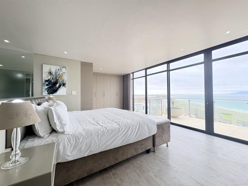 Exquisite 454 Square 4 Bed Penthouse For Sale - Photo 2