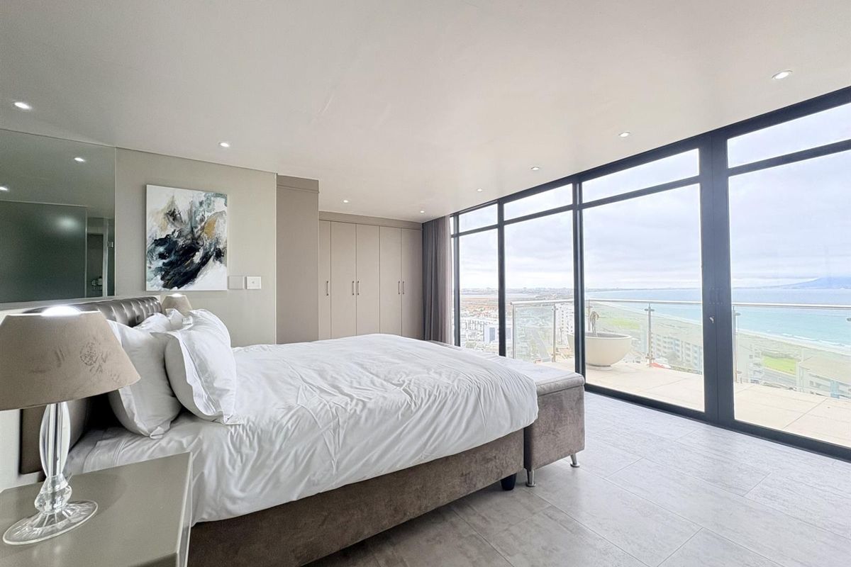 Exquisite 454 Square 4 Bed Penthouse For Sale - Photo 2