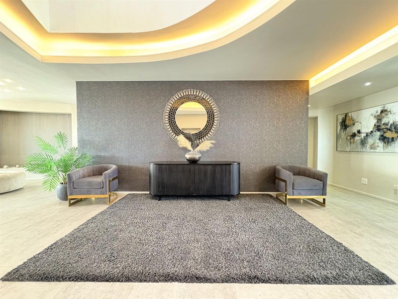 Exquisite 454 Square 4 Bed Penthouse For Sale - Photo 5