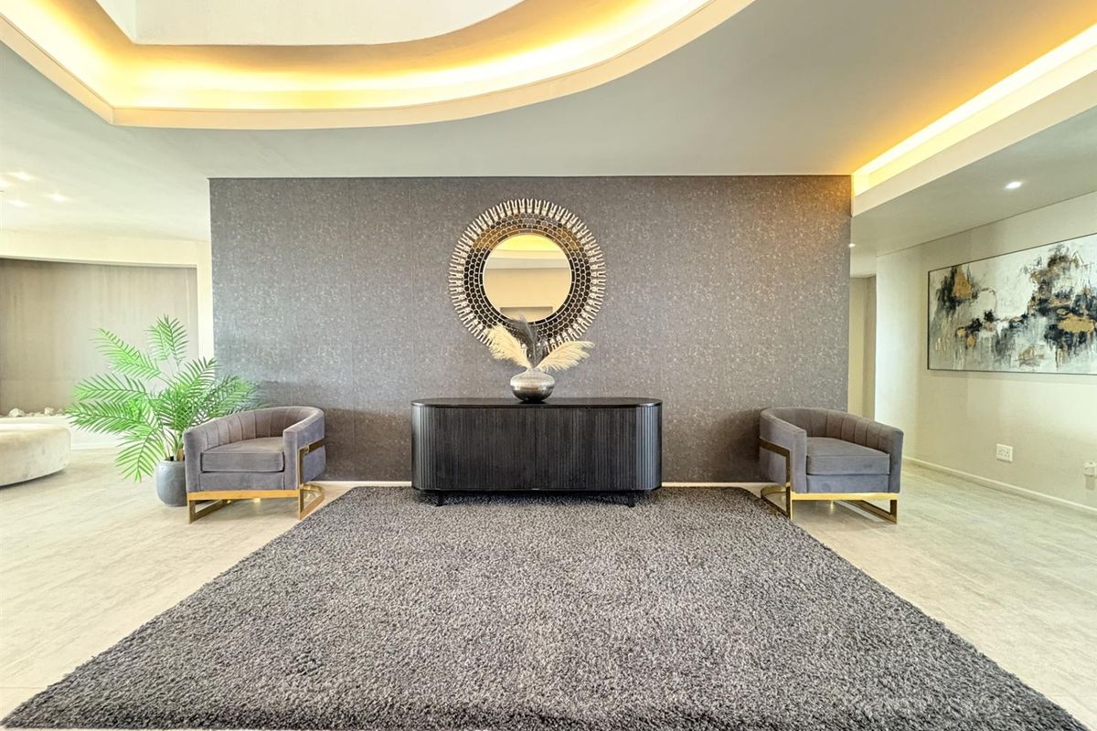 Exquisite 454 Square 4 Bed Penthouse For Sale - Photo 5